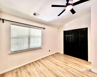 10132 Reindeer Way Lane - Photo Thumbnail 16