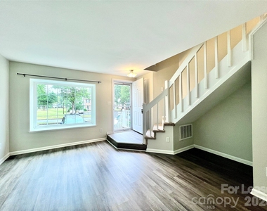 8253 Circle Tree Lane - Photo Thumbnail 8