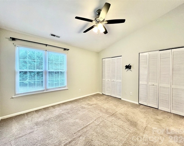 8253 Circle Tree Lane - Photo Thumbnail 12