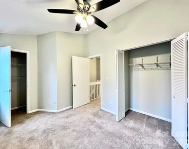 8253 Circle Tree Lane - Photo Thumbnail 16