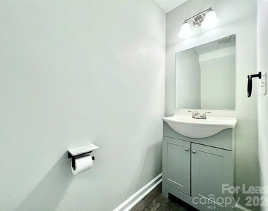 8253 Circle Tree Lane - Photo Thumbnail 9