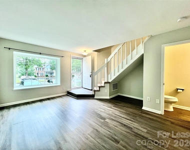 8253 Circle Tree Lane - Photo Thumbnail 7