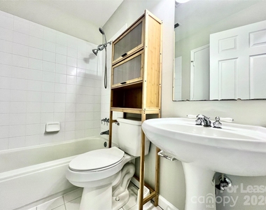 8253 Circle Tree Lane - Photo Thumbnail 14