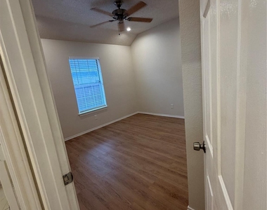 4724 Birchbend Lane - Photo Thumbnail 32