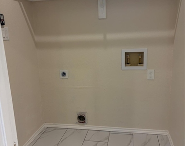 4724 Birchbend Lane - Photo Thumbnail 34
