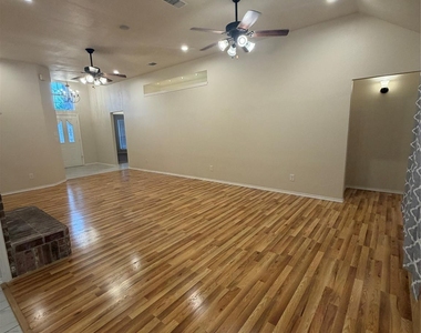 4724 Birchbend Lane - Photo Thumbnail 10