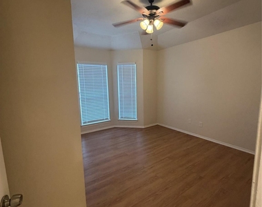 4724 Birchbend Lane - Photo Thumbnail 31