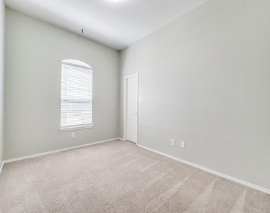 2844 Saddlebred Trail - Photo Thumbnail 8