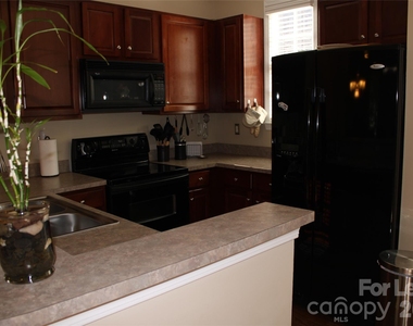 13708 Anthea Lane - Photo Thumbnail 3
