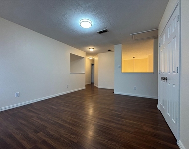 2713 Clovermeadow Drive - Photo Thumbnail 15