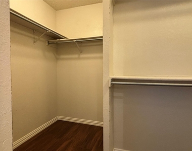2713 Clovermeadow Drive - Photo Thumbnail 20
