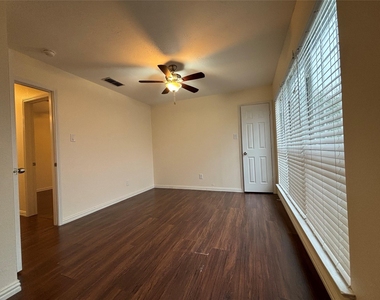 2713 Clovermeadow Drive - Photo Thumbnail 22