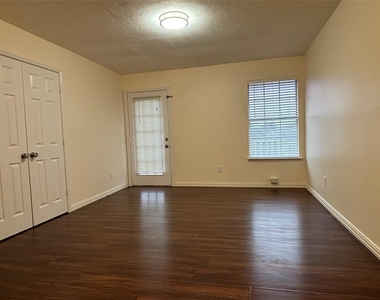 2713 Clovermeadow Drive - Photo Thumbnail 14