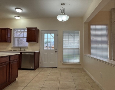 2713 Clovermeadow Drive - Photo Thumbnail 8