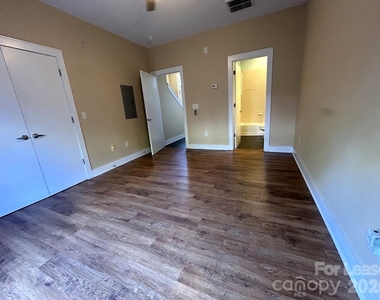 937 E 7th Street - Photo Thumbnail 2
