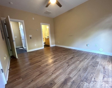 937 E 7th Street - Photo Thumbnail 3