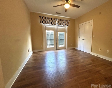 937 E 7th Street - Photo Thumbnail 4