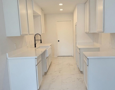 2204 W Park Boulevard - Photo Thumbnail 7