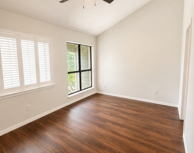 2204 W Park Boulevard - Photo Thumbnail 4