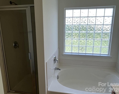 9956 Kings Parade Boulevard - Photo Thumbnail 19