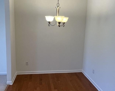 9956 Kings Parade Boulevard - Photo Thumbnail 8