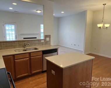 9956 Kings Parade Boulevard - Photo Thumbnail 9