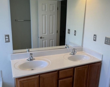 9956 Kings Parade Boulevard - Photo Thumbnail 20