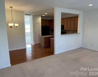 9956 Kings Parade Boulevard - Photo Thumbnail 5
