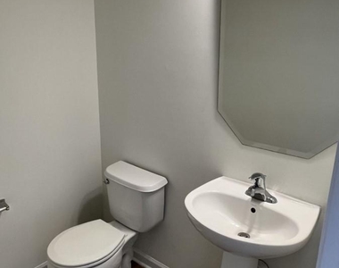 9956 Kings Parade Boulevard - Photo Thumbnail 3