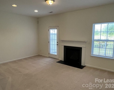 9956 Kings Parade Boulevard - Photo Thumbnail 6