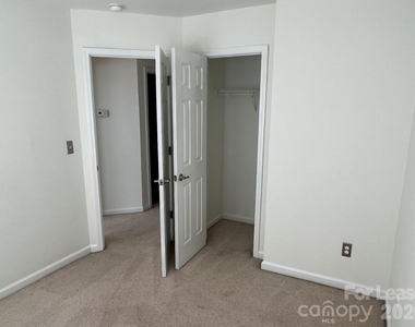 9956 Kings Parade Boulevard - Photo Thumbnail 17