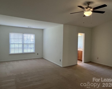 9956 Kings Parade Boulevard - Photo Thumbnail 21