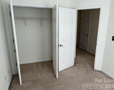 9956 Kings Parade Boulevard - Photo Thumbnail 15