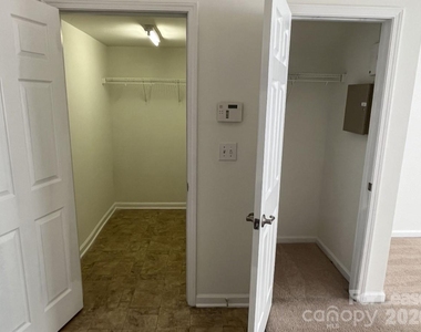 9956 Kings Parade Boulevard - Photo Thumbnail 11
