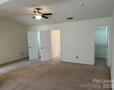 9956 Kings Parade Boulevard - Photo Thumbnail 22