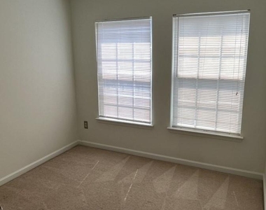 9956 Kings Parade Boulevard - Photo Thumbnail 23