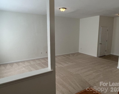 9956 Kings Parade Boulevard - Photo Thumbnail 12