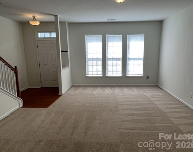 9956 Kings Parade Boulevard - Photo Thumbnail 2