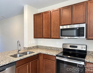 7431 Sienna Heights Place - Photo Thumbnail 5