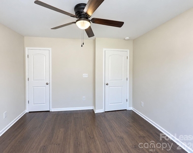 7431 Sienna Heights Place - Photo Thumbnail 11