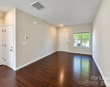 7431 Sienna Heights Place - Photo Thumbnail 3