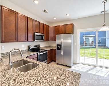 7431 Sienna Heights Place - Photo Thumbnail 4