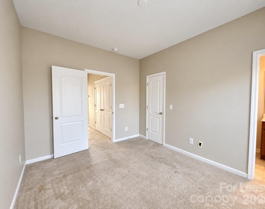 9511 Longstone Lane - Photo Thumbnail 8