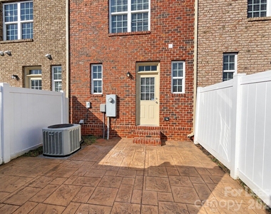 9511 Longstone Lane - Photo Thumbnail 14