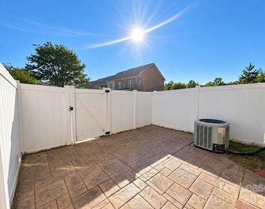 9511 Longstone Lane - Photo Thumbnail 15