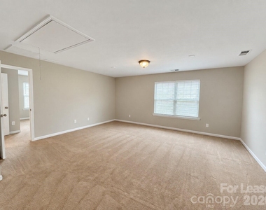 1109 Wainscott Drive - Photo Thumbnail 15