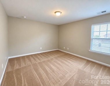 1109 Wainscott Drive - Photo Thumbnail 27