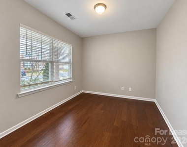 1109 Wainscott Drive - Photo Thumbnail 1
