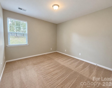 1109 Wainscott Drive - Photo Thumbnail 11