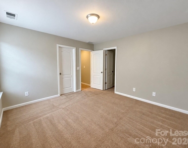 1109 Wainscott Drive - Photo Thumbnail 20